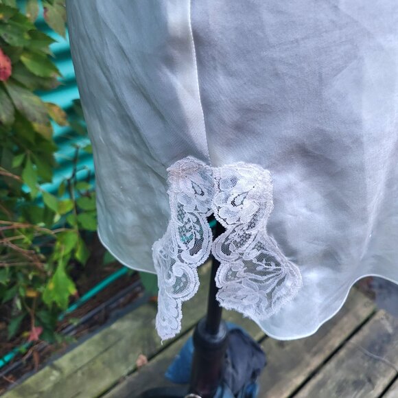 Vintage Lace-Trimmed Satin Slip Dress – Timeless Elegance - Picture 5 of 6